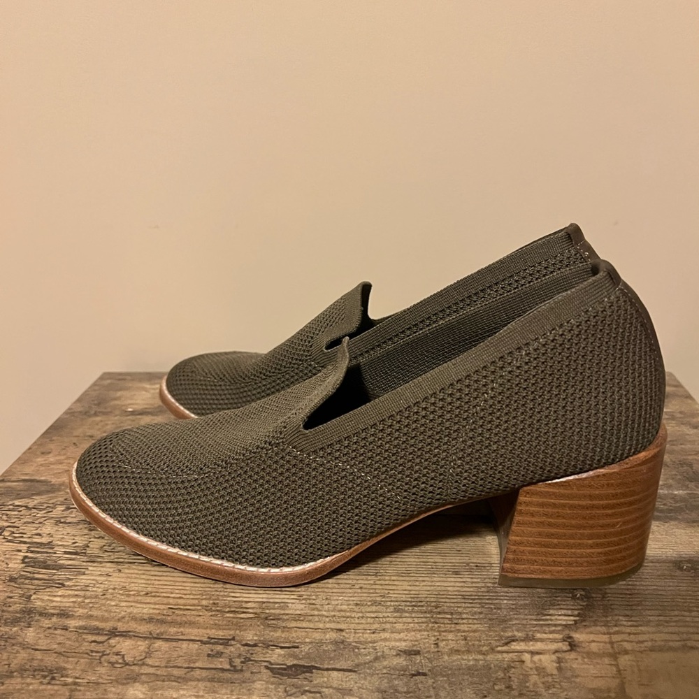 Eileen Fischer Vero Cuoio Dark Olive Size 9 W~ Used Various Times